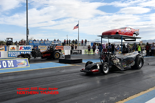 Mitch Bowen - 'Rust Bucket (near lane) vs 
Matt Leonard - 'Nitro Rat' (far lane)